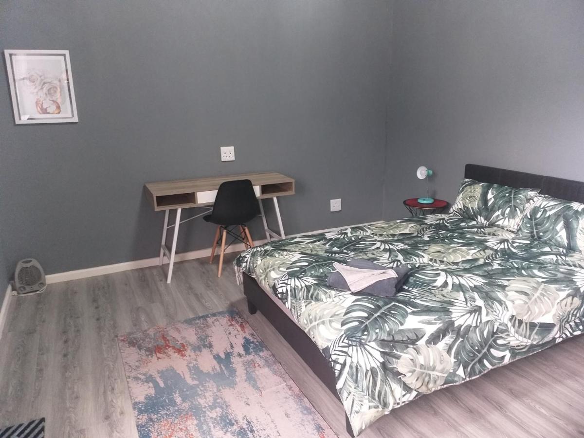 Tj Self-Catering Apartment Graaff Reinet Exterior photo