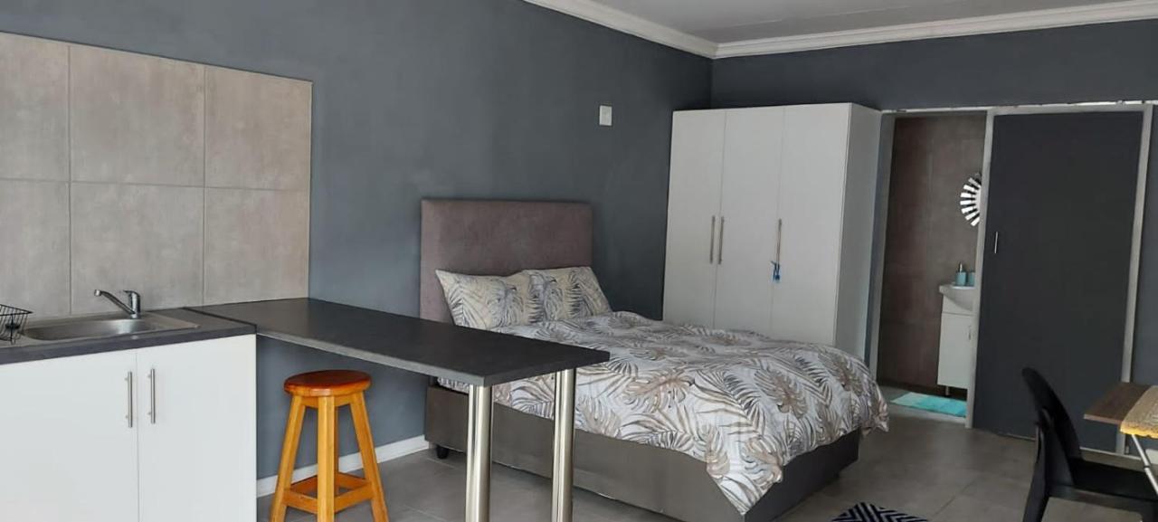 Tj Self-Catering Apartment Graaff Reinet Exterior photo