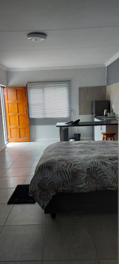 Tj Self-Catering Apartment Graaff Reinet Exterior photo