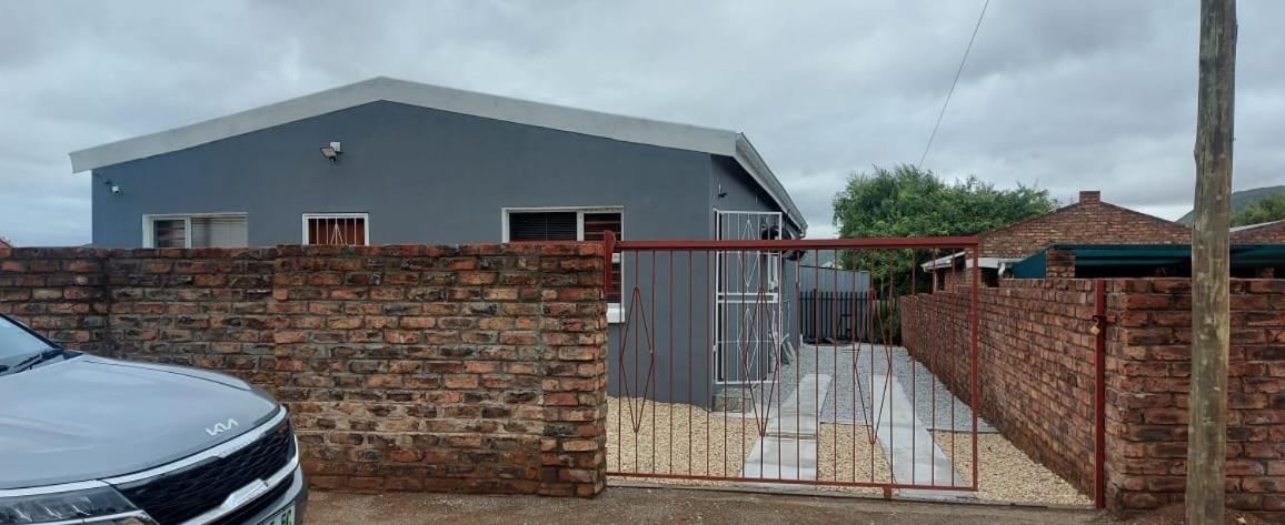 Tj Self-Catering Apartment Graaff Reinet Exterior photo