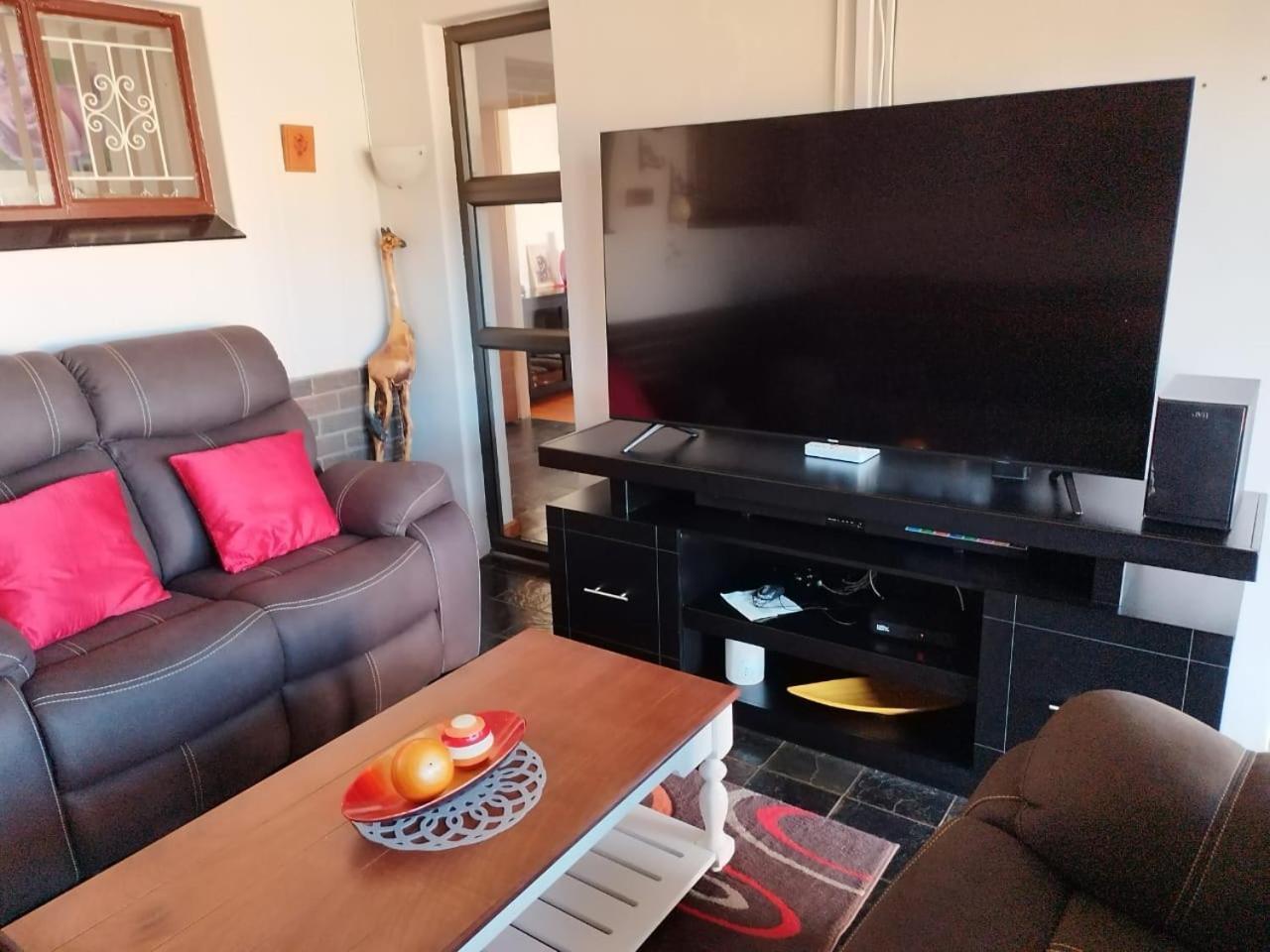 Tj Self-Catering Apartment Graaff Reinet Room photo