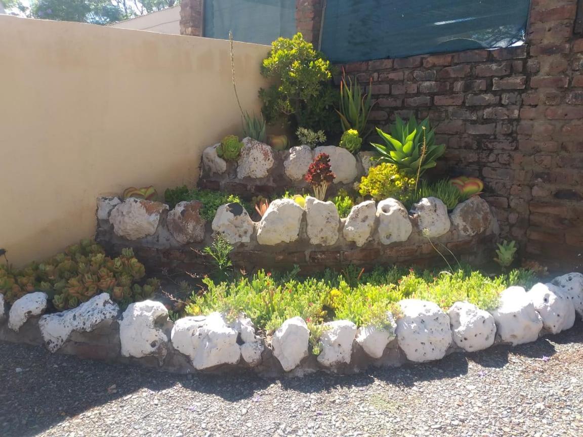 Tj Self-Catering Apartment Graaff Reinet Room photo